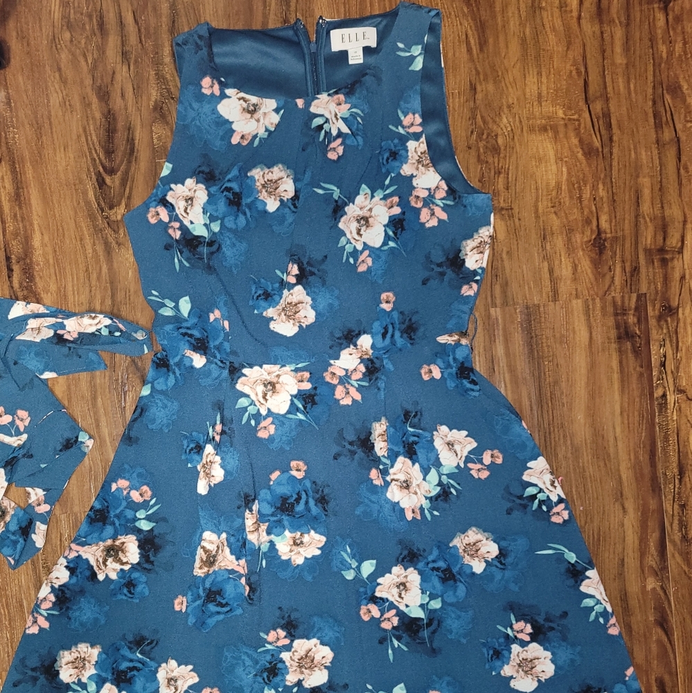 Elle size 10 blue flowered dress